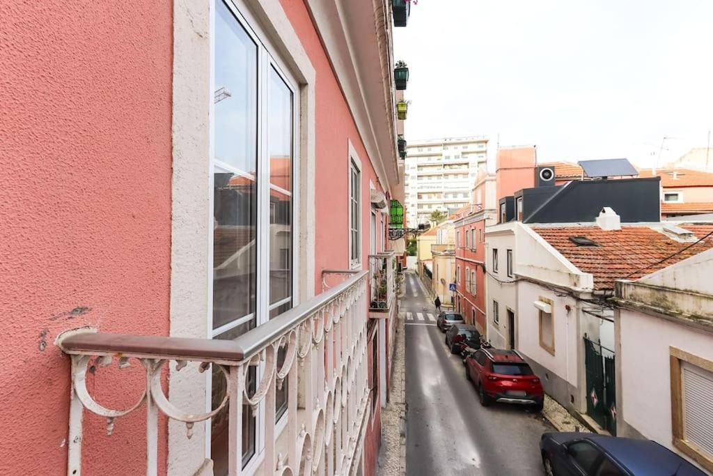 Vita Portucale ! Campo Ourique Design W/ Balcony Lisboa Eksteriør billede